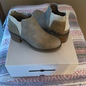 B-52 booties, super cute, size 7, brand new